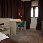Hotel Boss 4*
