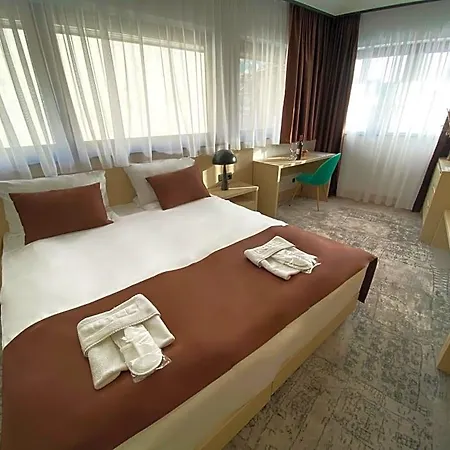 Hotel Boss 4*