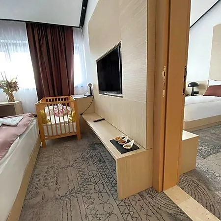 Boss Hotel 4*